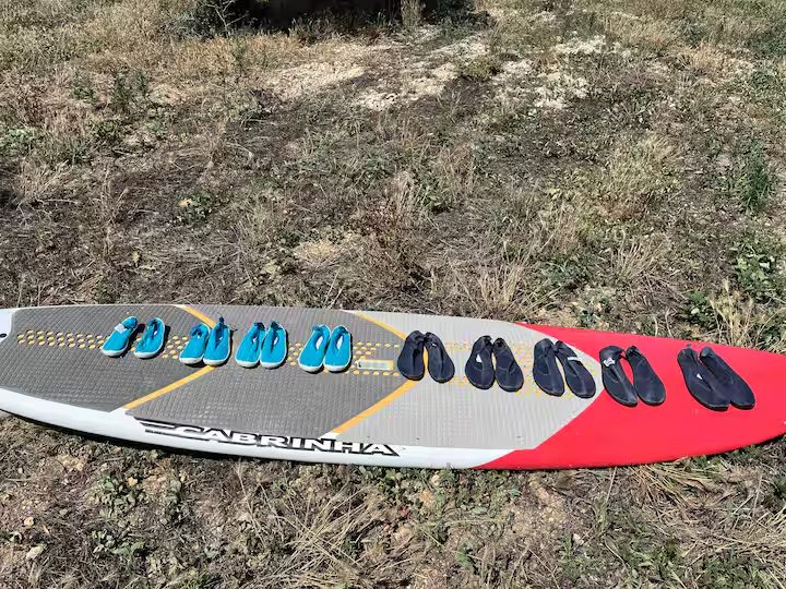 Calçado disponível para os hóspedes da casa MonteZinho
