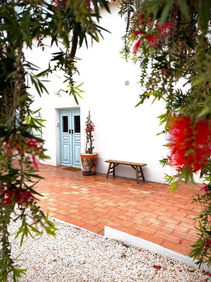 Caminho de entrada da casa MonteZinho