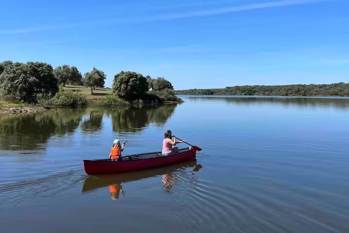 Passeio de canoa na albufeira do Maranhão